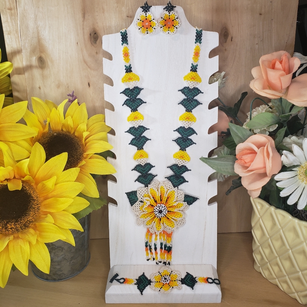 Mexican Handcrafted Maxi Necklace, bracelet and earrings set Huichol flowers Han